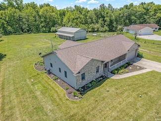 2617 W Union St, Claypool, IN 46510