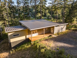 83491 Jensen Ln, Florence, OR 97439