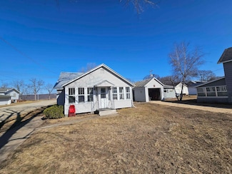 331 N 1st St, Guttenberg, IA 52052