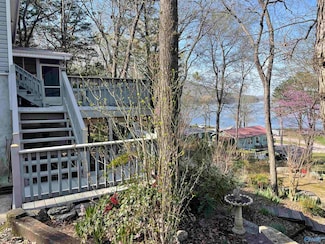 56 Mountain St, Stevenson, AL 35772
