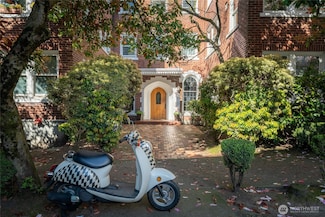 411 Boylston Ave E Unit 207, Seattle, WA 98102