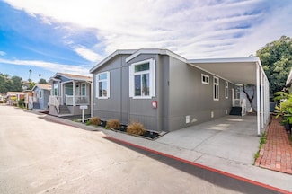 85 Oakwood Ln, Oceanside, CA 92054