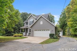 6814 Dale Ct, Fennville, MI 49408