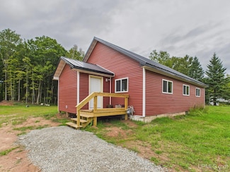 6909 Connors Rd, Munising, MI 49862