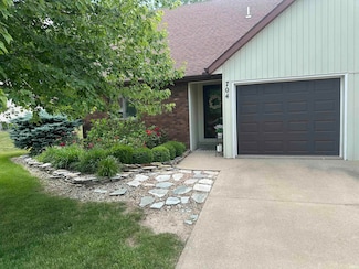 704 Shoreland Ct, Columbia City, IN 46725