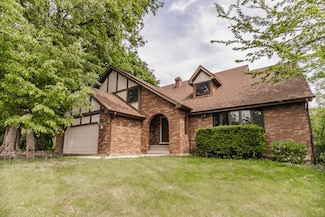5N683 Ravine Dr, Saint Charles, IL 60175