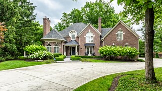 10609 Walnut Creek Dr W, Carmel, IN 46032