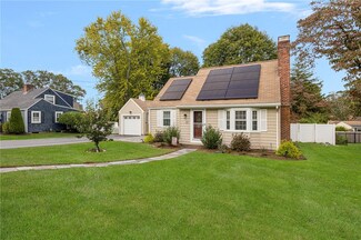 22 Franconia Dr, Cranston, RI 02920