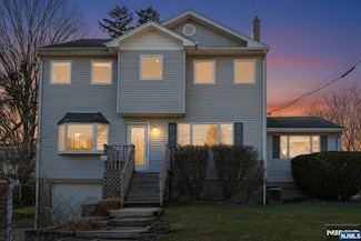 8 Tyler Place, Hewitt, NJ 07421