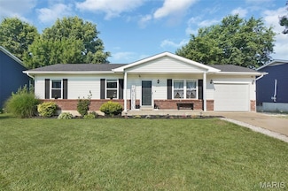 2255 Columbus Cir, Warrenton, MO 63383