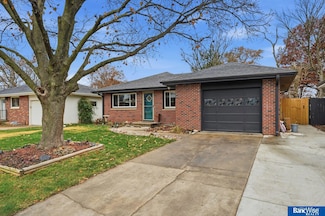 5445 Linden St, Lincoln, NE 68516