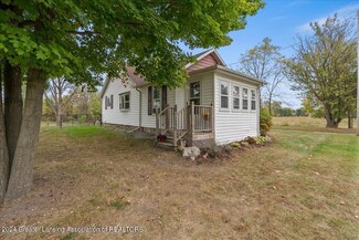 2558 Gilbert Rd, Lansing, MI 48911