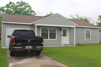 822 W 10th St, Freeport, TX 77541
