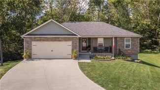 109 Fox Den Ct, Savannah, MO 64485