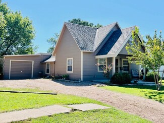 534 N Ash Ave, Valley Center, KS 67147