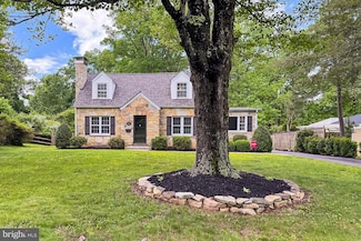 3064 Holmes Run Rd, Falls Church, VA 22042