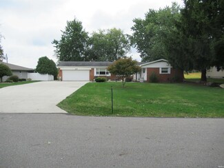 215 Worth Rd, Auburn, IN 46706