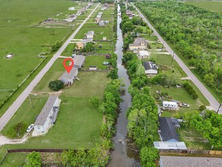 12424 Annette Rd, Angleton, TX 77515