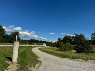 8106 Maple Grove Rd, Troy, IL 62294