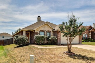 825 Crystal Dr, Burleson, TX 76028