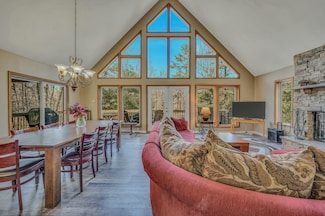 75 Pineknoll Dr, Lake Harmony, PA 18624