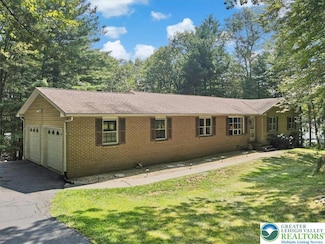 2171 White Pine Dr, Saylorsburg, PA 18353