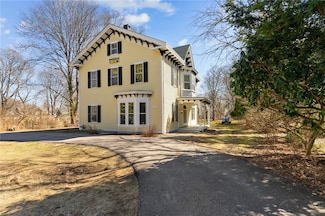 81 Old Rd N, South Kingstown, RI 02881