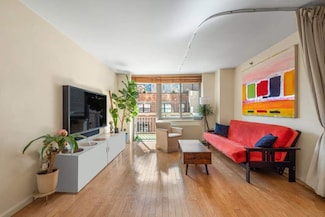 520 W 23rd St Unit 8B, New York, NY 10011