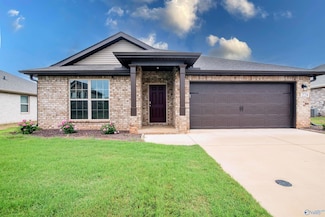 228 Cherry Laurel Dr, Hazel Green, AL 35750