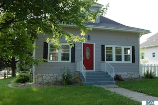 1007 Redick Ave, Creighton, NE 68729
