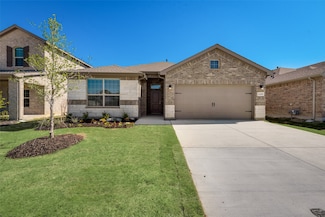 2328 Sun Star Dr, Fort Worth, TX 76110