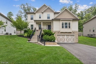 12 Hilltop Dr, Caldwell, NJ 07006