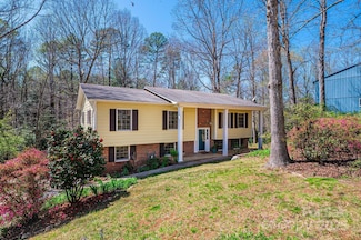 5451 Gunpowder Dr, Hickory, NC 28601