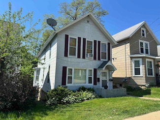 1362 W 5th St, Dubuque, IA 52001