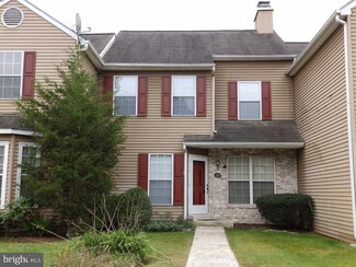 22 Village Dr, Schwenksville, PA 19473