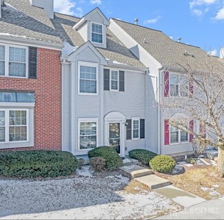 22 Colleen Ct, Kendall Park, NJ 08824