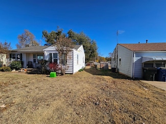 214 N 17th St, Chickasha, OK 73018