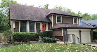 2113 E Jamestown Dr, Olathe, KS 66062