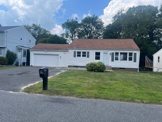 7 Maple Ridge Rd, Danbury, CT 06811