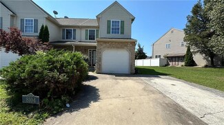 8104 Heritage Dr, Alburtis, PA 18011