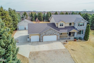 7903 27th St NE, Bismarck, ND 58503