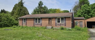 17 Jennings Dr, Bennington, VT 05201