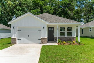 810 E Williams St, Crestview, FL 32539