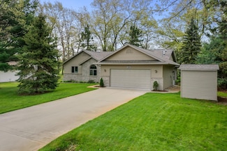 201 Bright Angel Dr, Prudenville, MI 48651