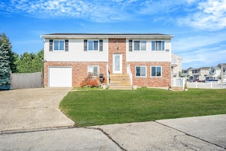 4 Bay Place, Lindenhurst, NY 11757