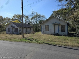 604 S 5th St, Paris, AR 72855