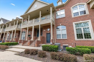 158 Sandy Ln, Walled Lake, MI 48390