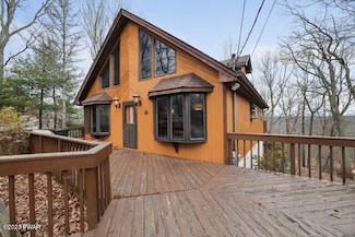 146 Powderhorn Dr, Lackawaxen, PA 18435