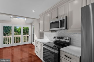 6161 Summer Park Ln, Alexandria, VA 22315