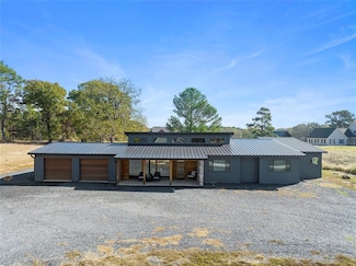 18 Hickory Springs Trail, Broken Bow, OK 74728